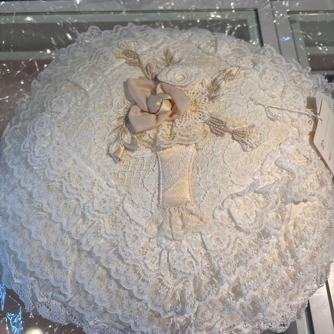 さえら　ヒスクローネレース装飾クッション