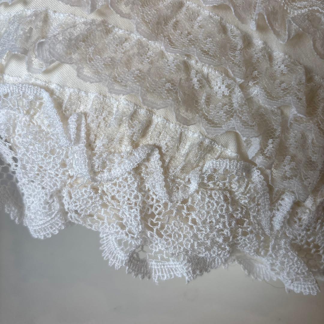 さえら　ヒスクローネレース装飾クッション