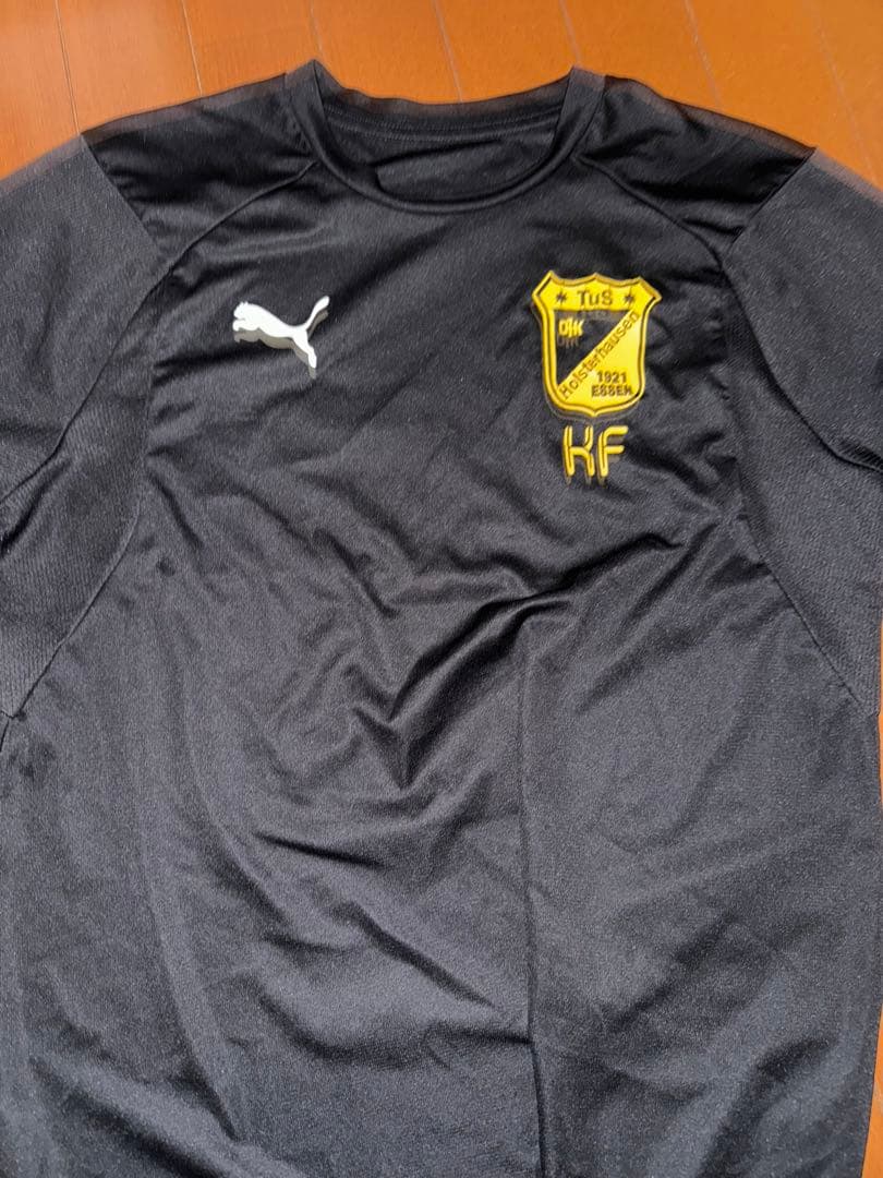 Puma 黒 長袖シャツ エンブレム付き