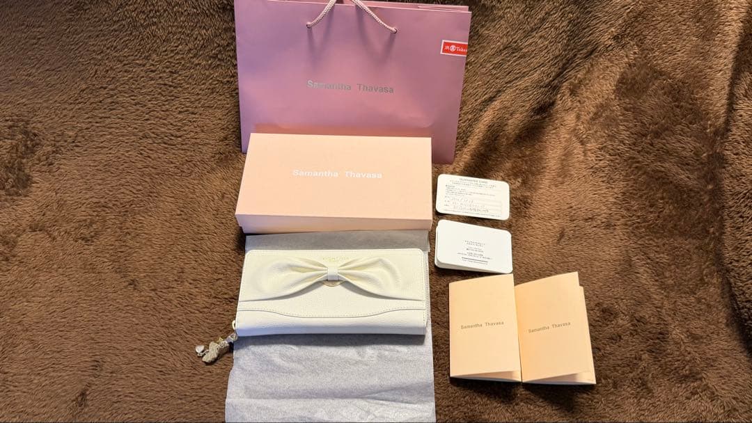 サマンサタバサ 長財布 ホワイト　チャーム付き