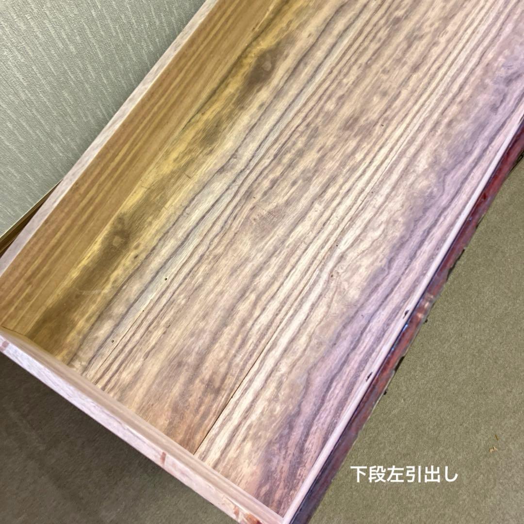 アンティークな刀箪笥（外枠概寸　Ｗ１１６㌢、Ｈ４１㌢、Ｄ３３㌢）