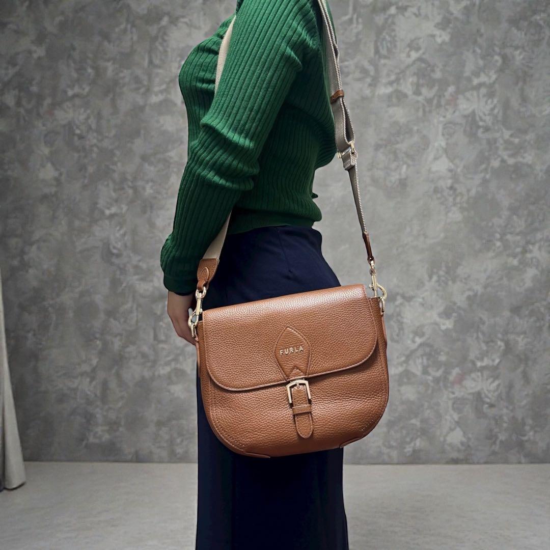 極美品✨FURLA フルラ　ウラニア　ショルダーバッグ　斜めがけ　レザー