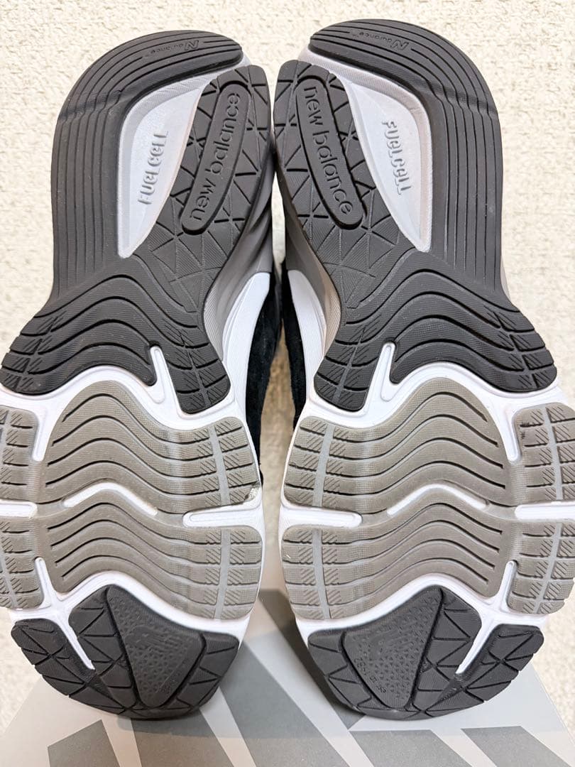 ニューバランス　W990BK6 黒✖️白　24.5cm