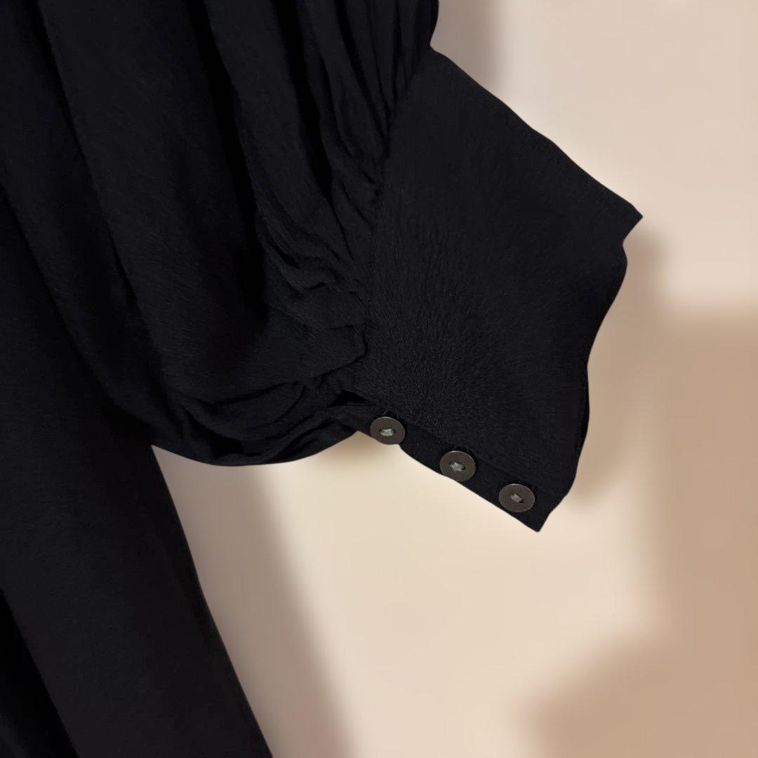 ヌキテパ　黒ワンピース