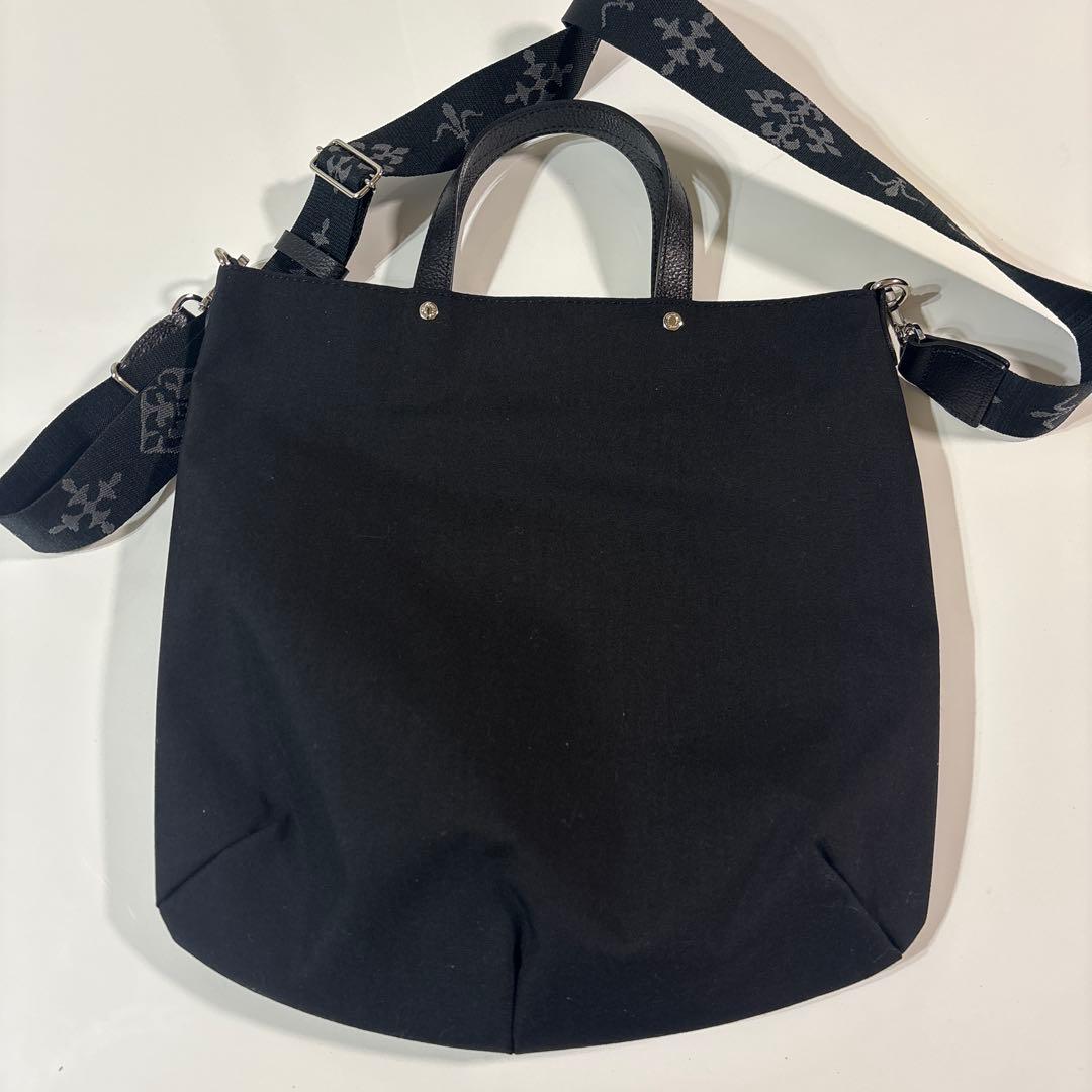 ほぼ未使用ラシット今期A4入るコーデュラナイロン刺繍2wayバッグ