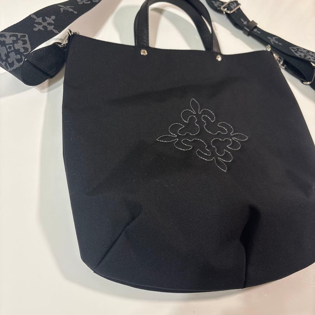 ほぼ未使用ラシット今期A4入るコーデュラナイロン刺繍2wayバッグ