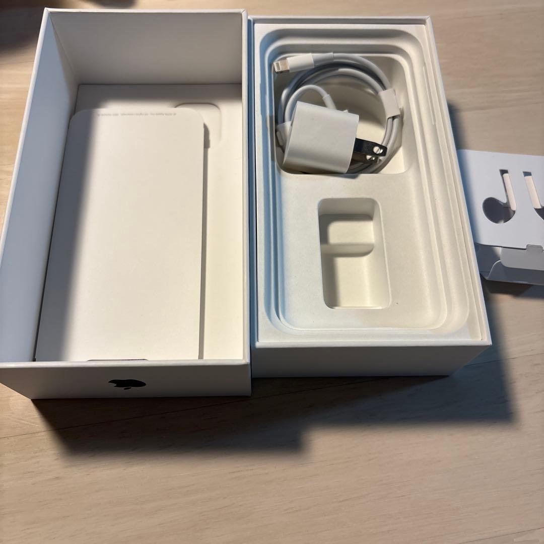 e*）様 iPhone11 128GB 本体　ケース