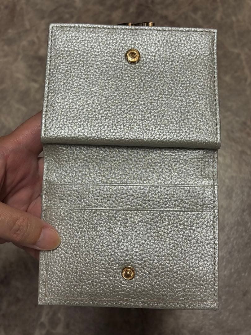 皇居　限定販売　新品　二つ折り財布　がま口タイプ　シックなシルバー　菊の御紋