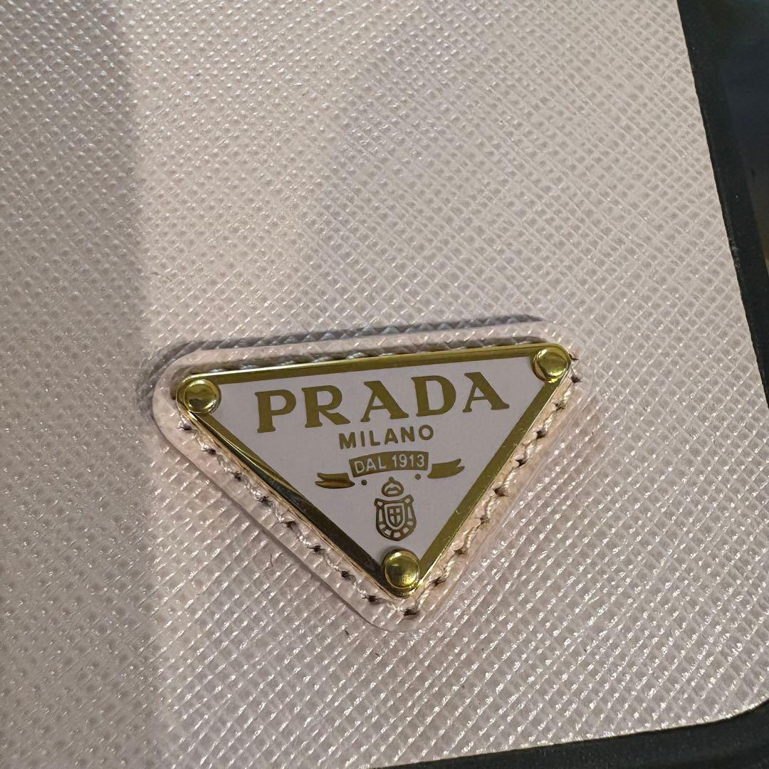 【新品】プラダ iPhone15pro 三角プレート ショルダー スマホケース
