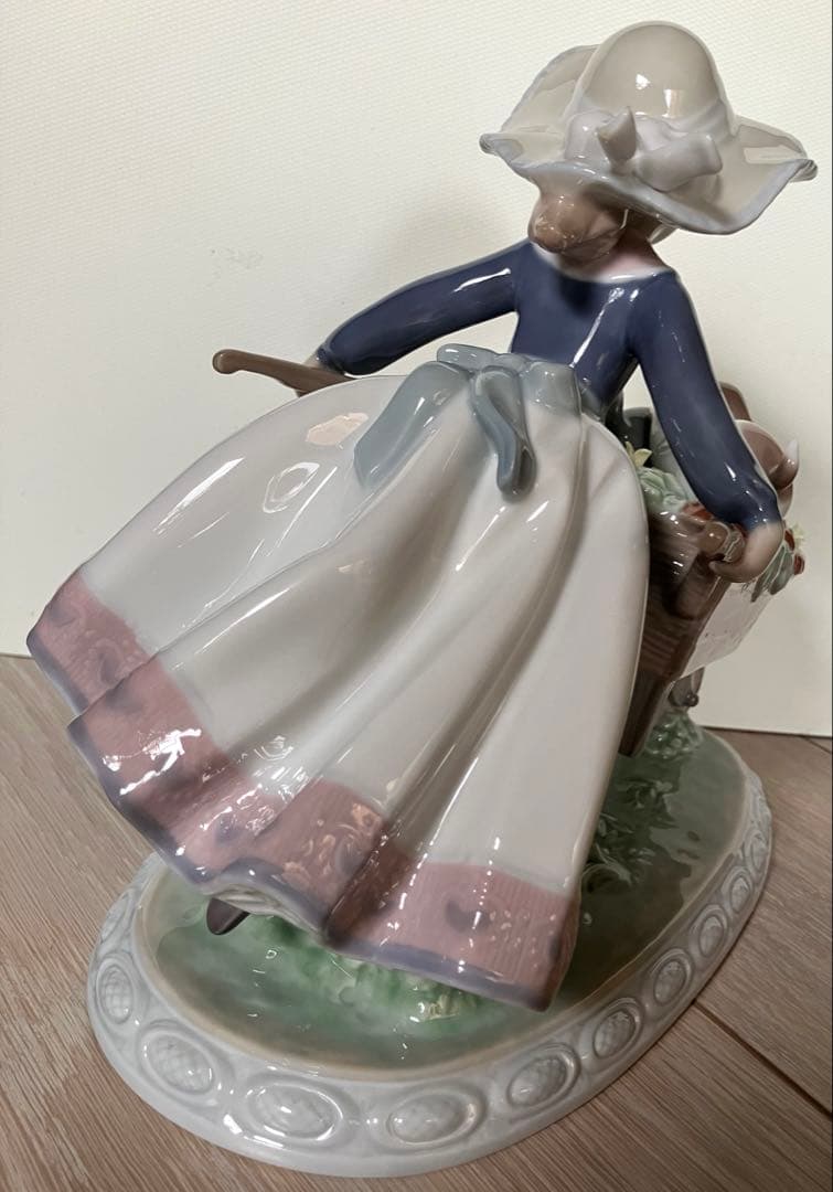 ⭐️新品⭐️リヤドロ 5460 乗せてあげる 犬 花 女の子 陶器 正規箱付