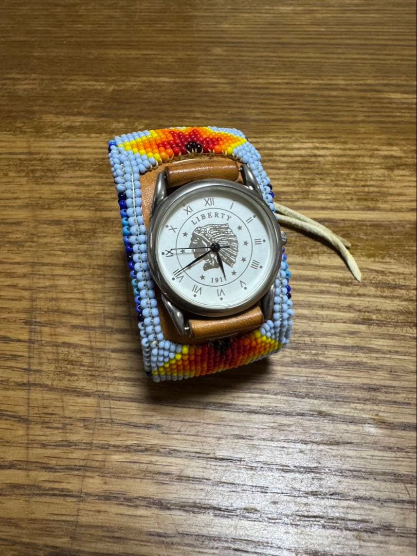 ネイティブアメリカン ラコタ オグララ（スー族）ビーズ ブレスレット ウォッチ