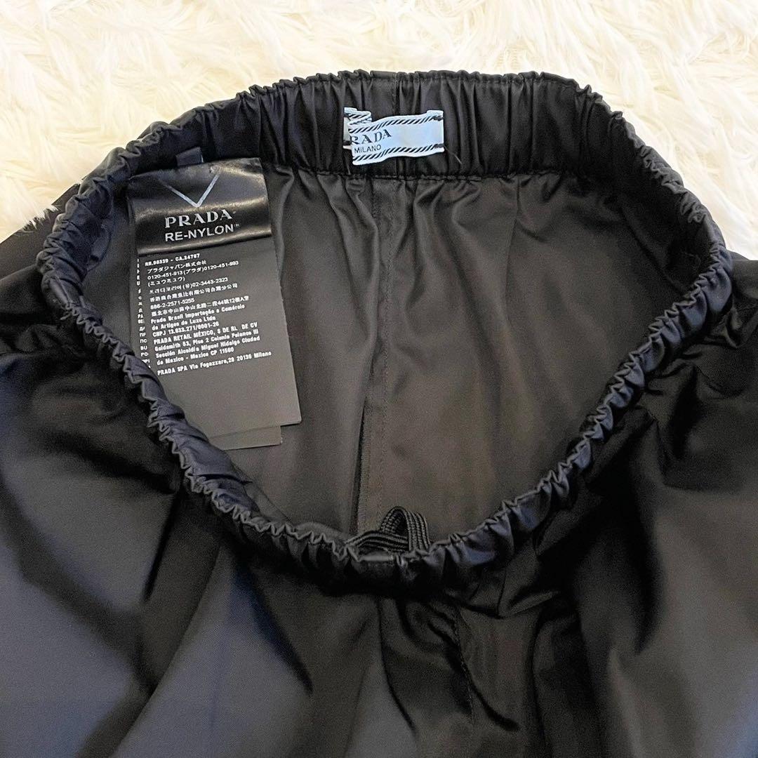 未使用級 23年製 プラダ リナイロン ショートパンツ 36 ブラック 国内正規