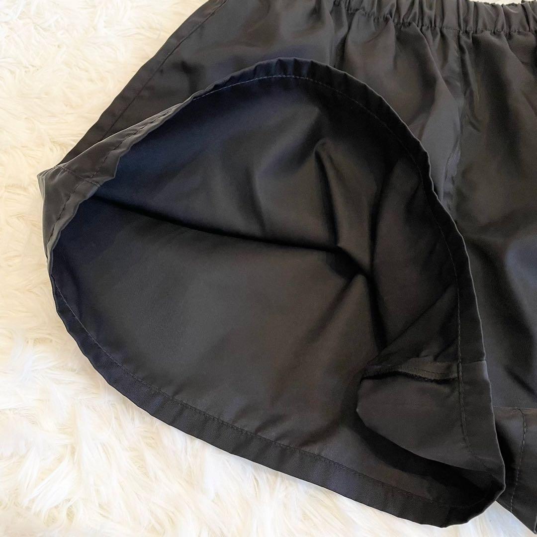 未使用級 23年製 プラダ リナイロン ショートパンツ 36 ブラック 国内正規