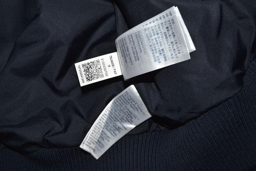 【新品】超特価   トミーヒルフィガー スタジャン M