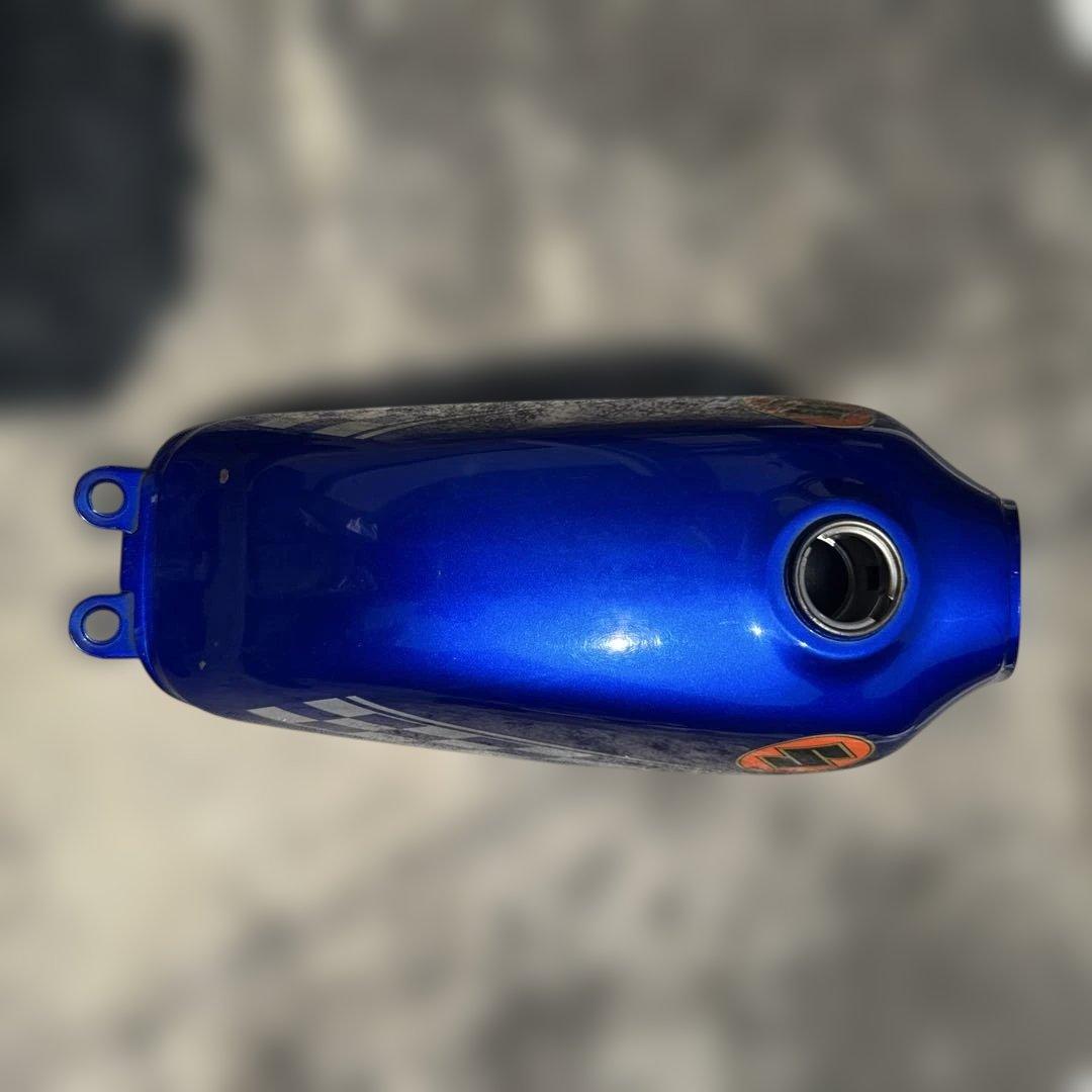 グラストラッカービックボーイスズキ 青 タンク チェッカーフラッグ