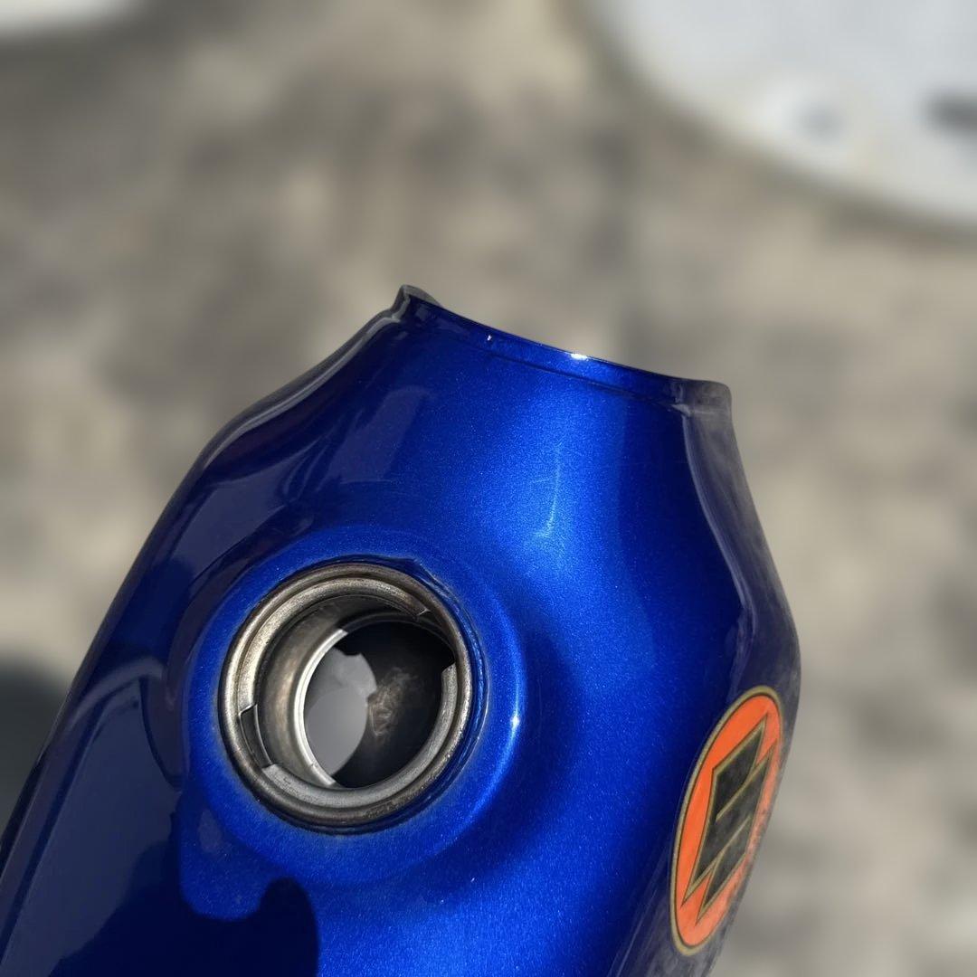 グラストラッカービックボーイスズキ 青 タンク チェッカーフラッグ