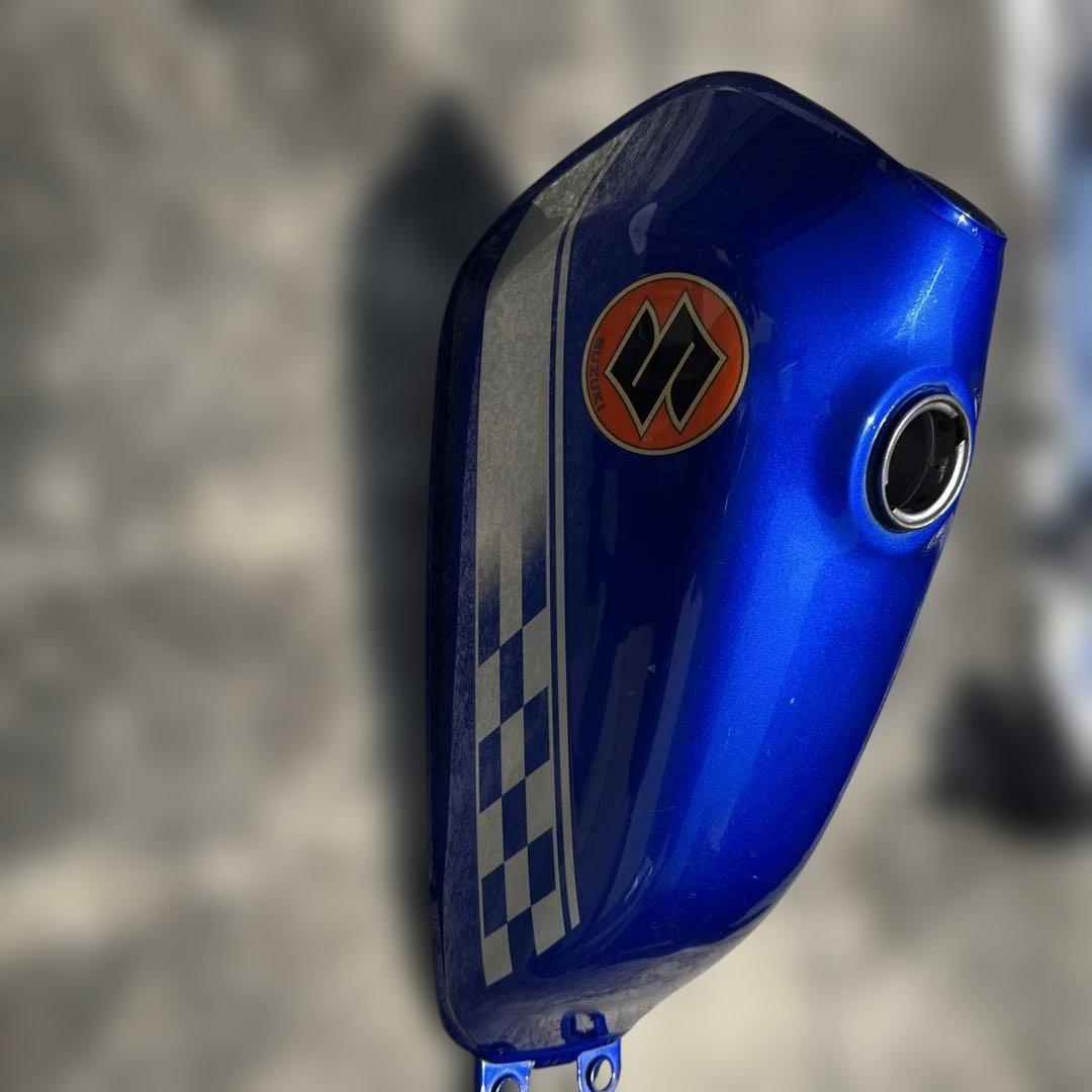 グラストラッカービックボーイスズキ 青 タンク チェッカーフラッグ