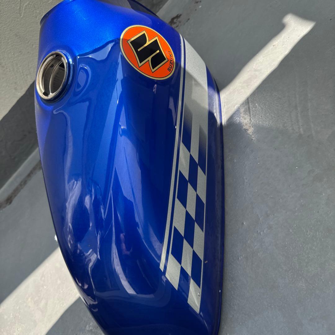 グラストラッカービックボーイスズキ 青 タンク チェッカーフラッグ
