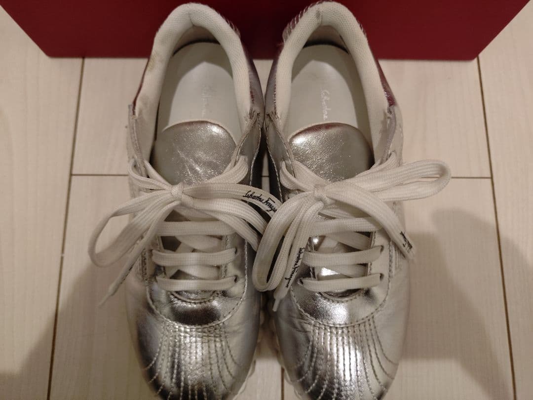 ★週末限定★ 美品★Salvatore Ferragamo シルバー スニーカー