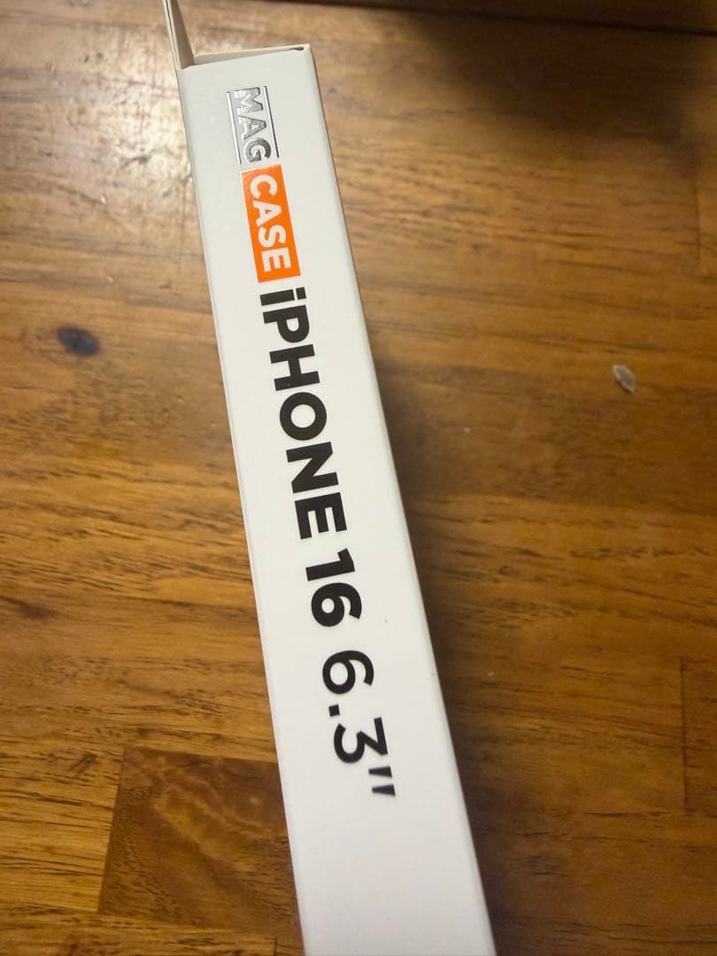 QuadLocとMcLarenがコラボしたiPhone17用マグケース