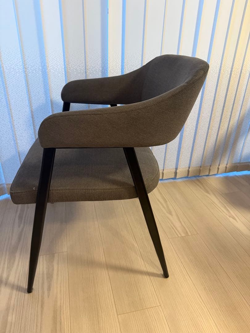 ニトリ　肘付きダイニングチェア(イジー2 GY)