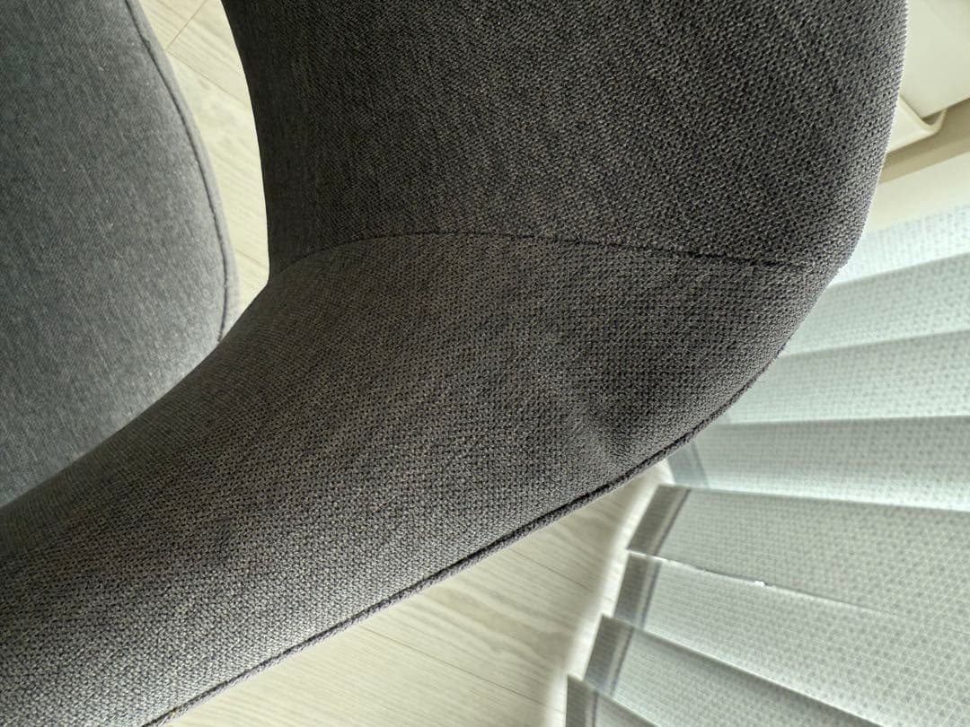 ニトリ　肘付きダイニングチェア(イジー2 GY)