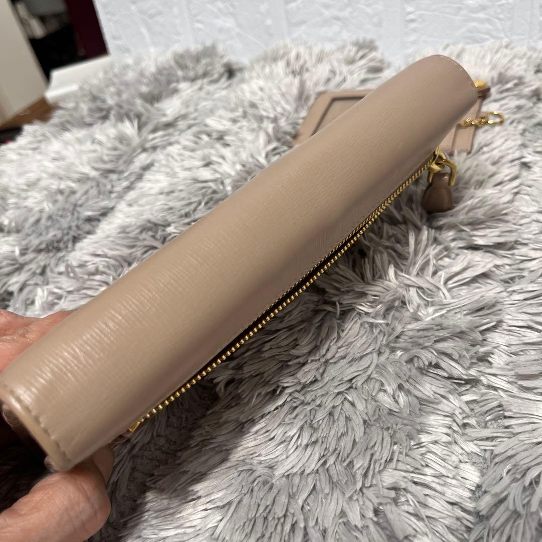 美品✨PRADA 長財布　バイカラー　メタルロゴ　カードケース　ヌードベージュ
