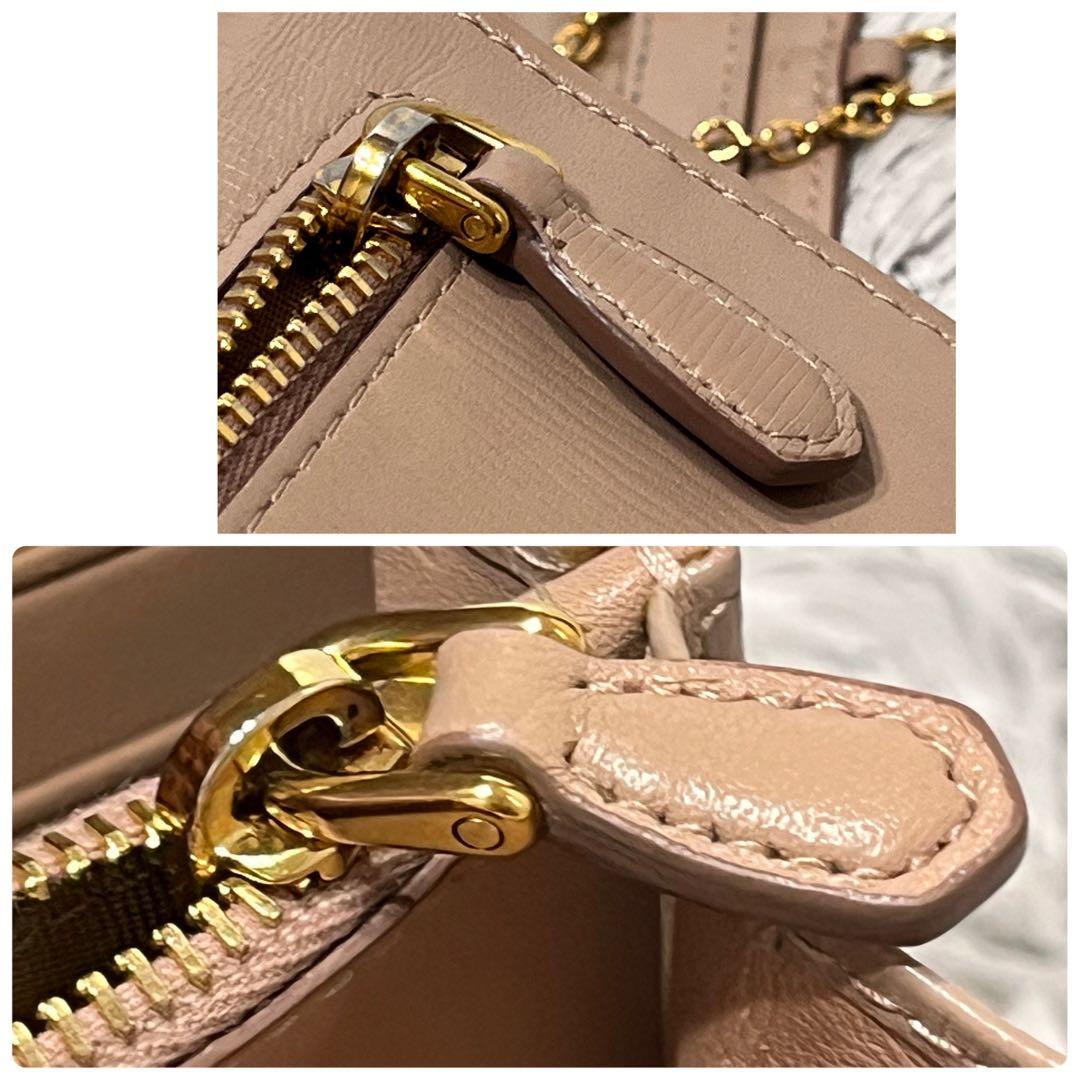 美品✨PRADA 長財布　バイカラー　メタルロゴ　カードケース　ヌードベージュ