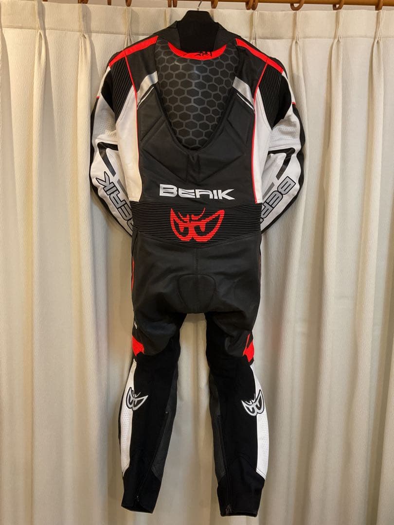 【未使用】BERIKベリックレーシングスーツ52サイズW.R.B