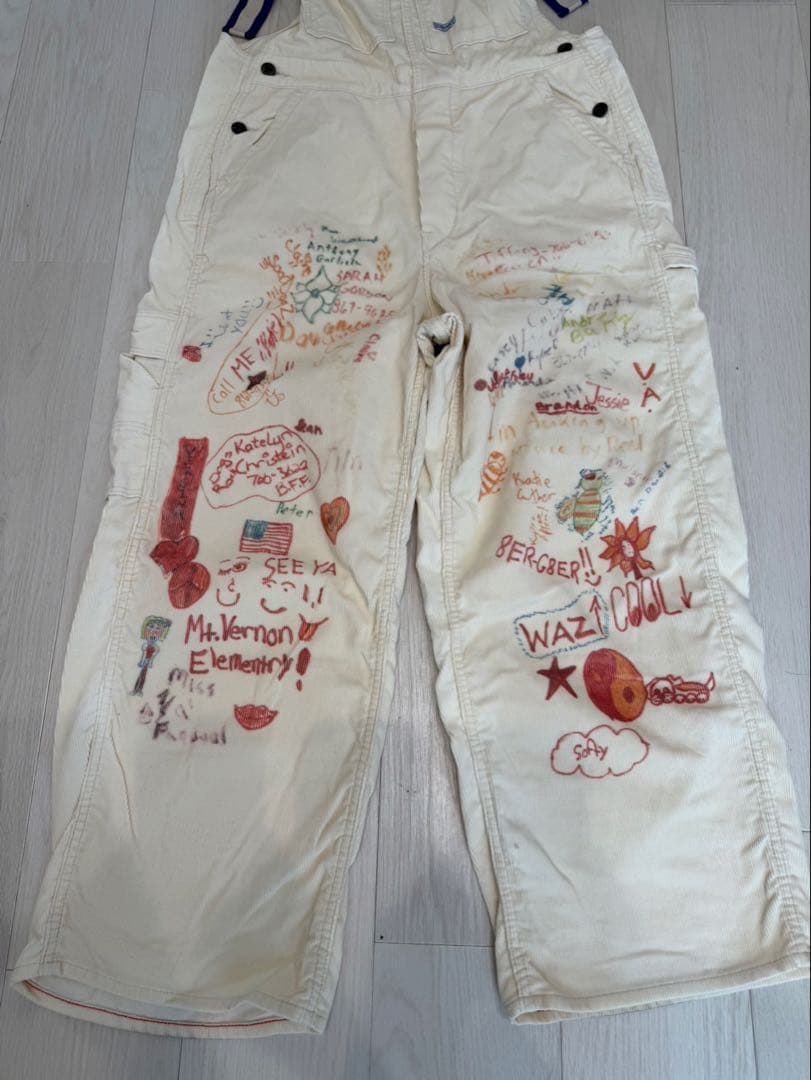 手描きイラスト付きクリーム色サロペット