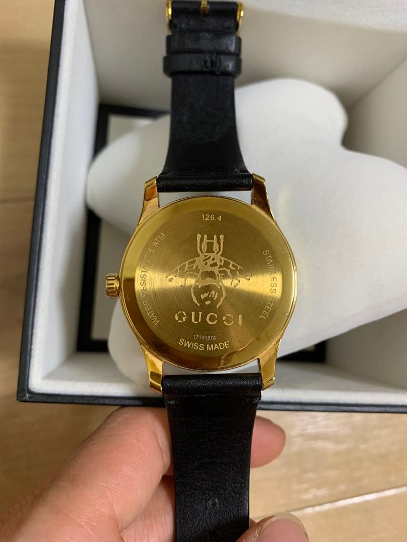 GUCCI Gタイムレス ビー 時計 ブラック×ゴールド ya1264055