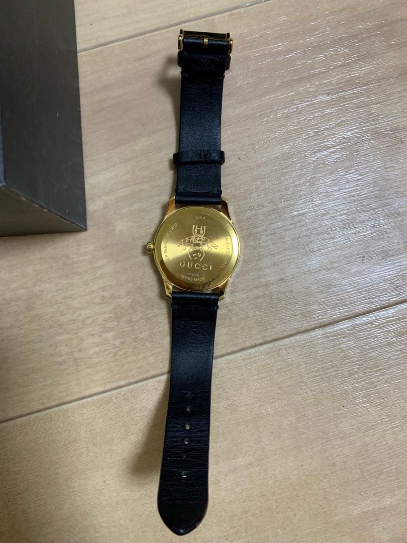 GUCCI Gタイムレス ビー 時計 ブラック×ゴールド ya1264055