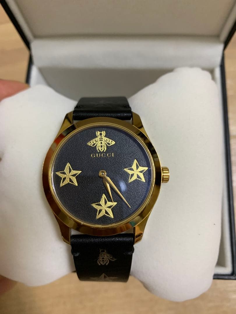 GUCCI Gタイムレス ビー 時計 ブラック×ゴールド ya1264055