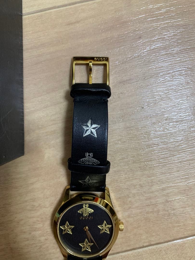 GUCCI Gタイムレス ビー 時計 ブラック×ゴールド ya1264055