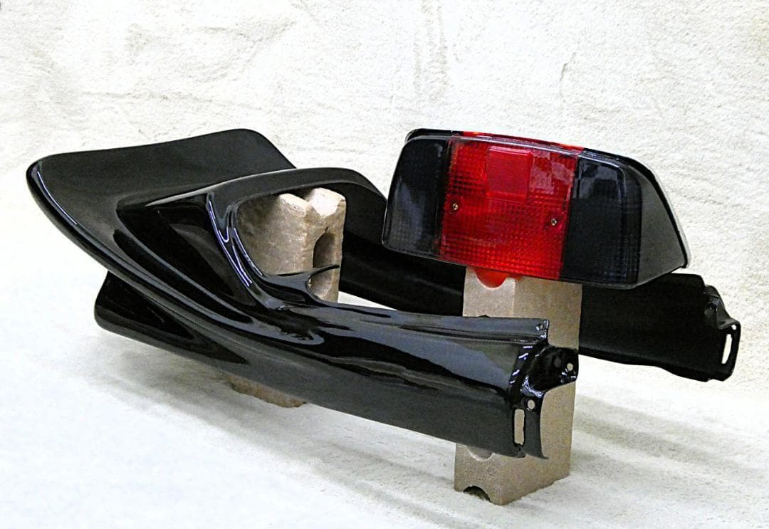 ジェイド250 CBX変身 テールカウル ブラック×テールランプ 黒赤