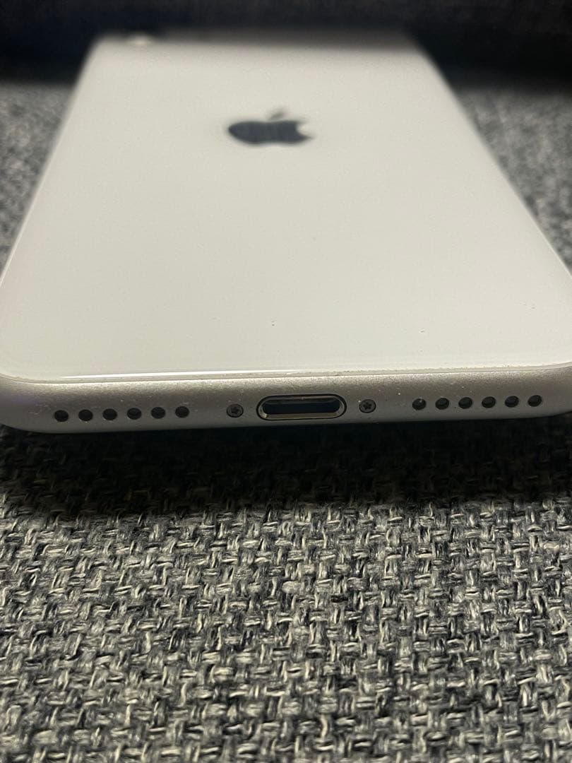 Apple iPhone SE２　ホワイト本体