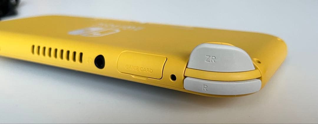 Nintendo Switch Lite 本体(イエロー)+電源アダプタ+ケース