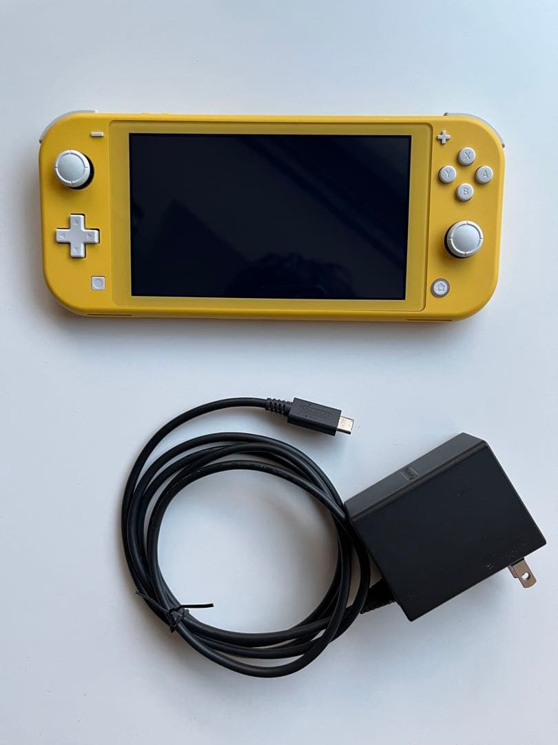 Nintendo Switch Lite 本体(イエロー)+電源アダプタ+ケース