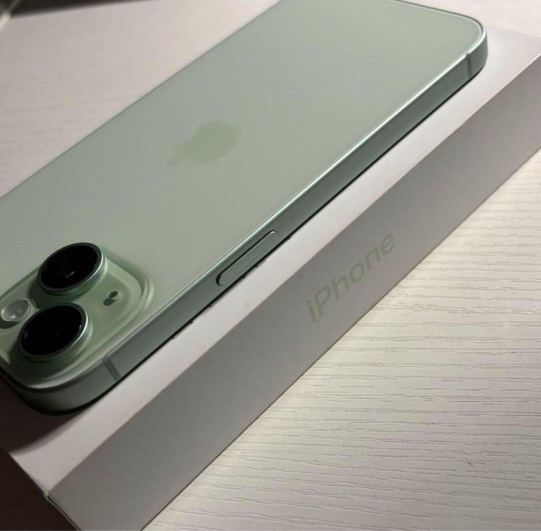 iPhone 15 128GB グリーン SIMフリー 極美品