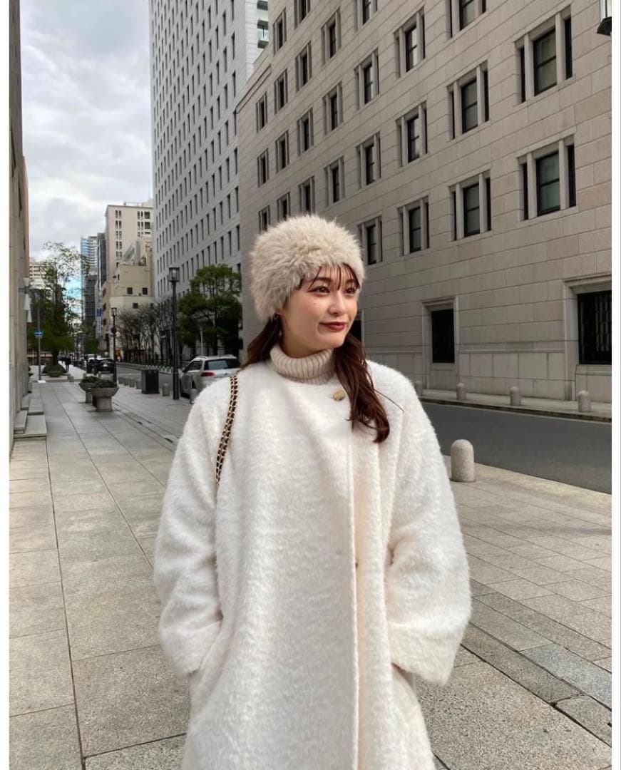 極美品　Acka ホワイト マフラーロングコート