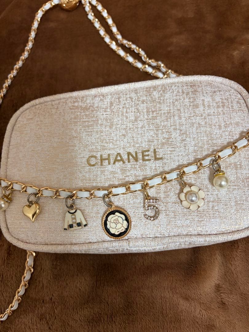 ✨値下げ CHANELシャネル ショルダーバッグ チェーンバック　ノベルティ　白