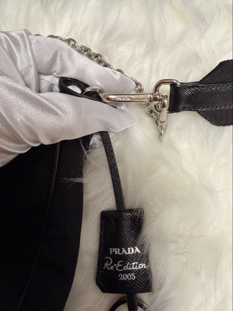 PRADA Re-Edition 2005 ブラックショルダーバッグ