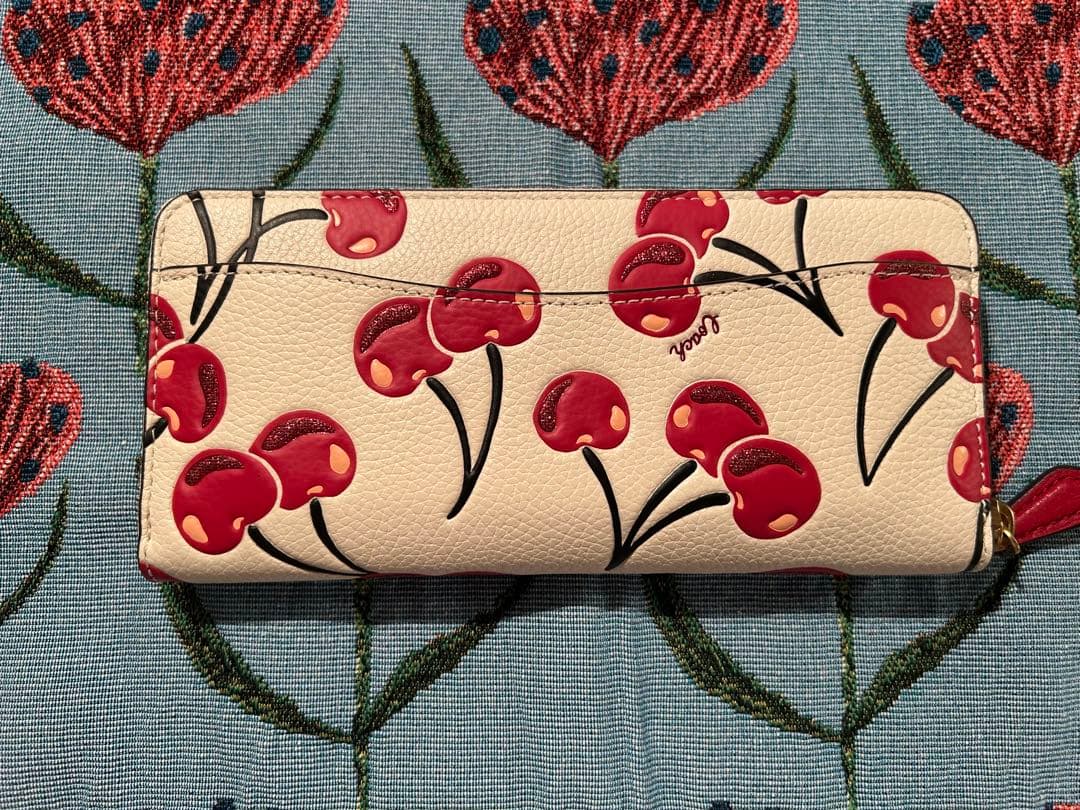 COACH長財布　チェリー