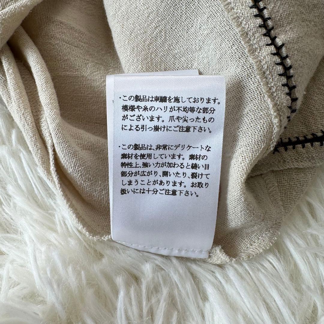 新品未使用 ハグオーワー 定価2.5万円 フォークロアスモッキング刺繍ブラウス