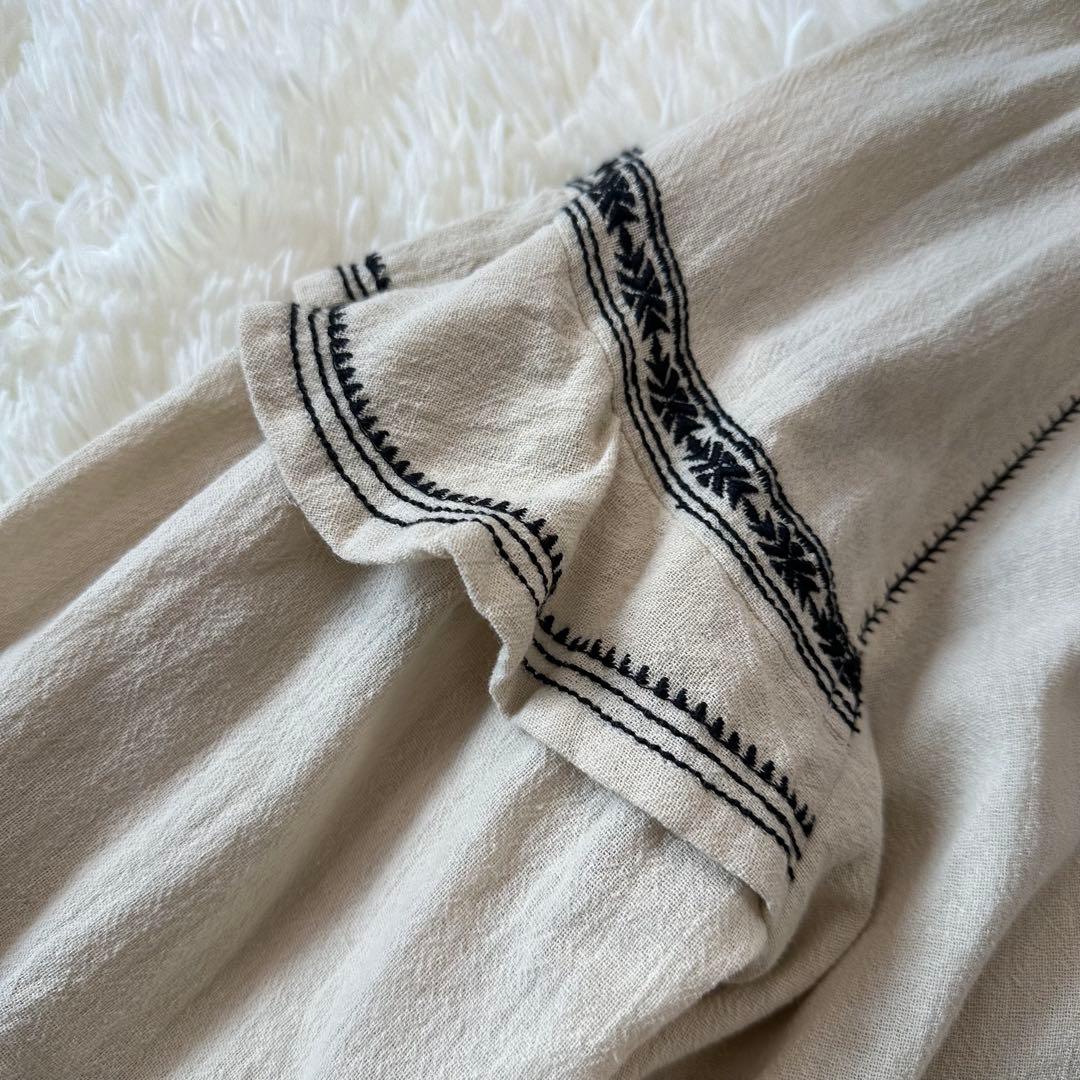 新品未使用 ハグオーワー 定価2.5万円 フォークロアスモッキング刺繍ブラウス