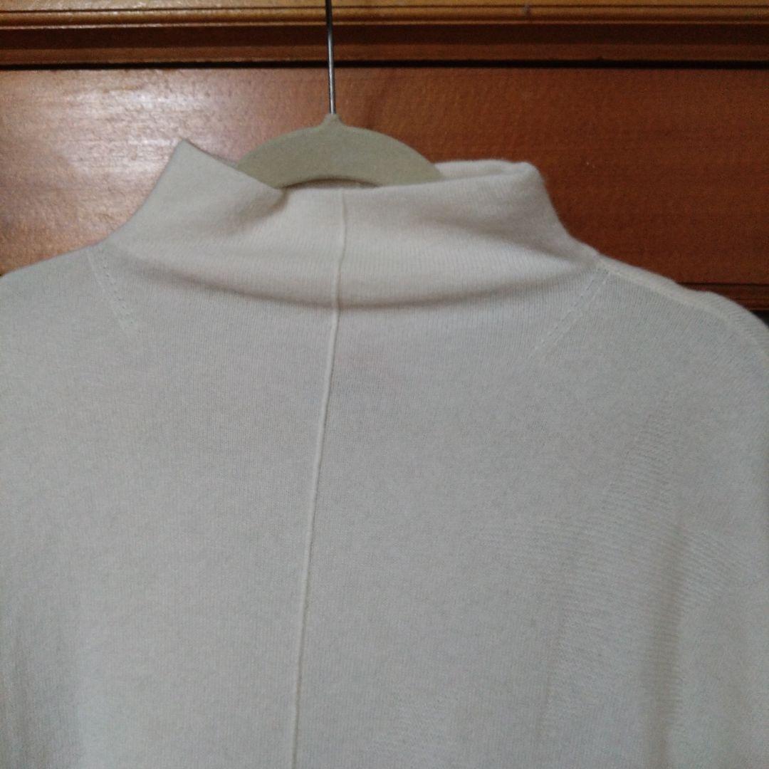 ホワイトタートルネックニットワンピース　カシミヤ100%