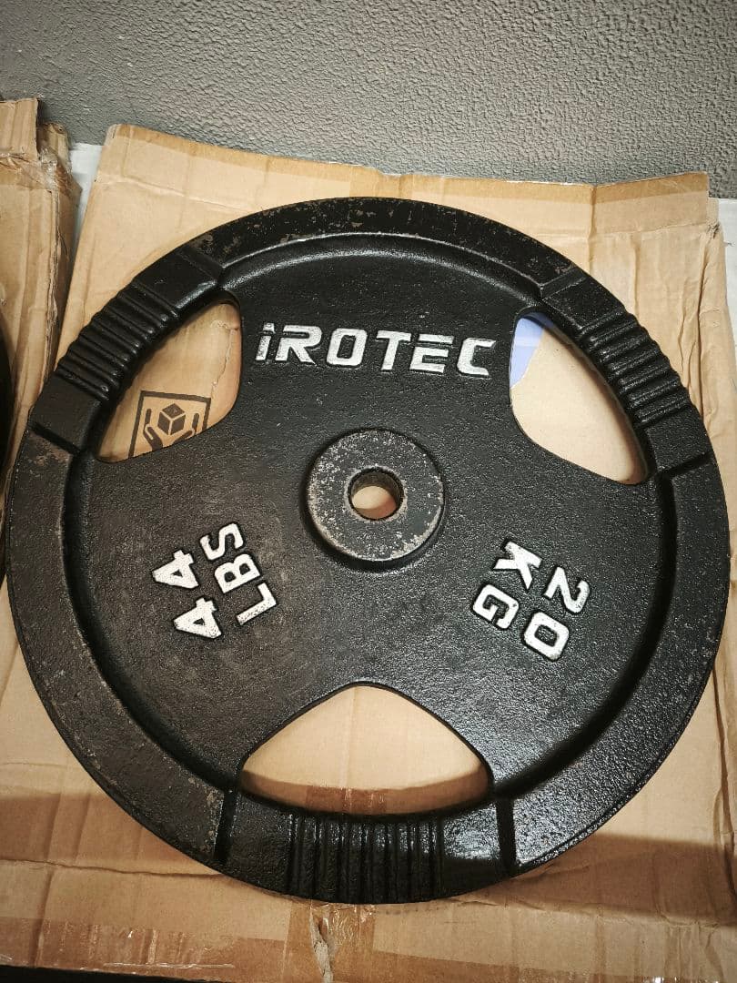 iROTEC ダンベルプレート 20kg 2枚 中古です。