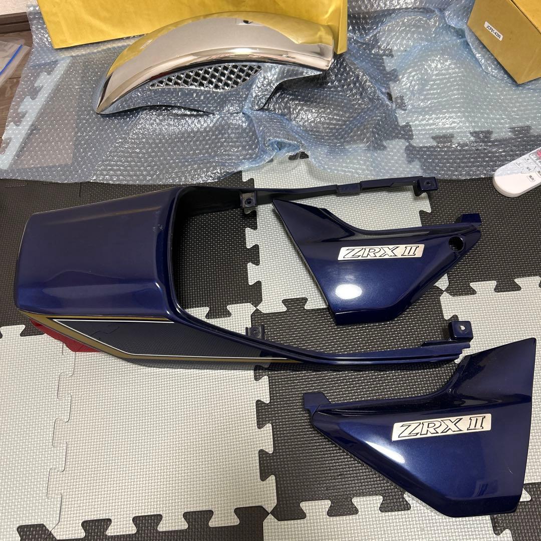 zrx400サイドカバー左右　 テールランプテールカウル