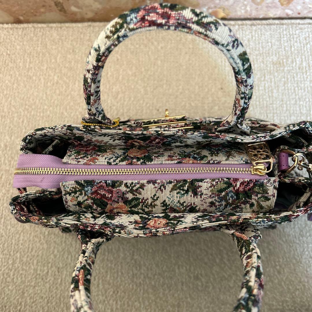 Think Bee! のバック