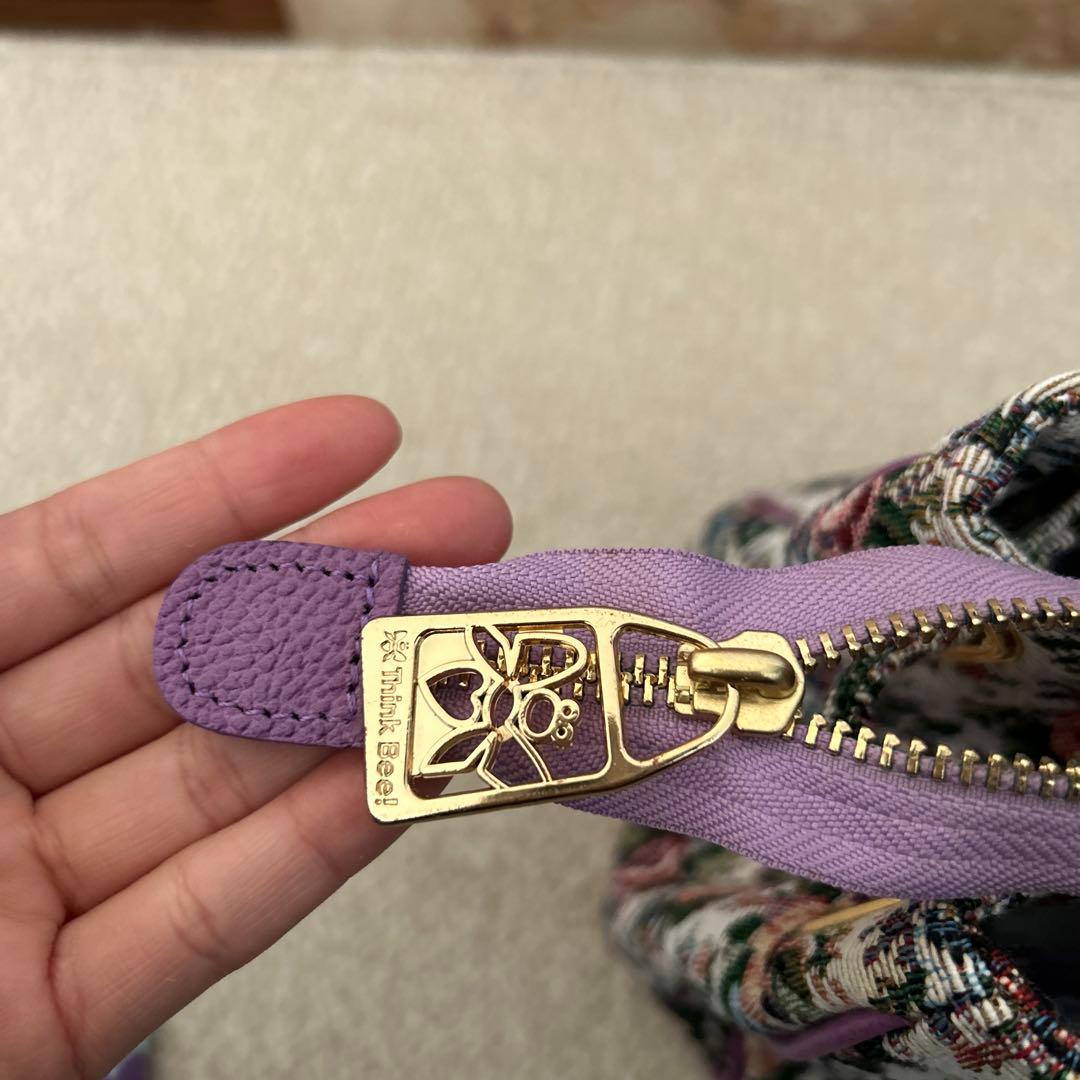 Think Bee! のバック